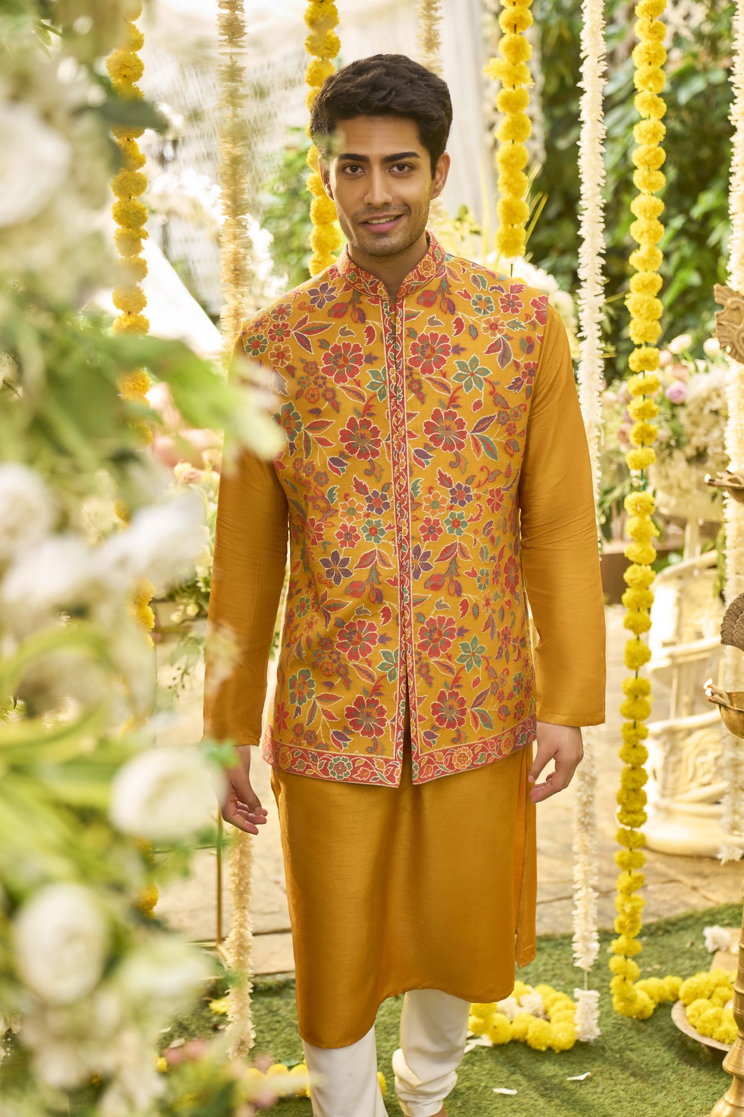 Wedding Wear for Men - Shaadi, Roka, Haldi, Mehendi & More | Ethnix by Raymond Wedding Wear for Men - Shaadi, Roka, Haldi, Mehendi & More | Ethnix by Raymond